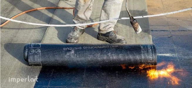 Manta asfáltica Impermeabilizante x Borracha Líquida x Borracha Híbrida